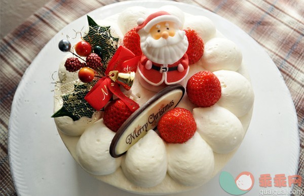 迎接圣诞，动手与孩子做圣诞老人蛋糕