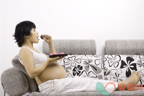孕妇吃甜食会伤害胎儿视力吗？