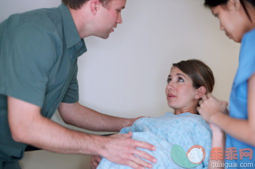 产妇用什么姿势分娩最舒服？