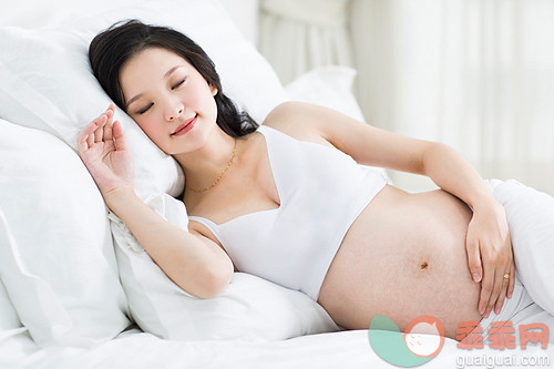 孕中期睡姿有什么讲究吗？