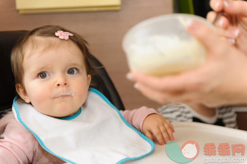 宝宝偏食挑食需鼓励进餐