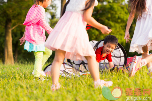 幼儿园体育教案：快乐的圆圈圈