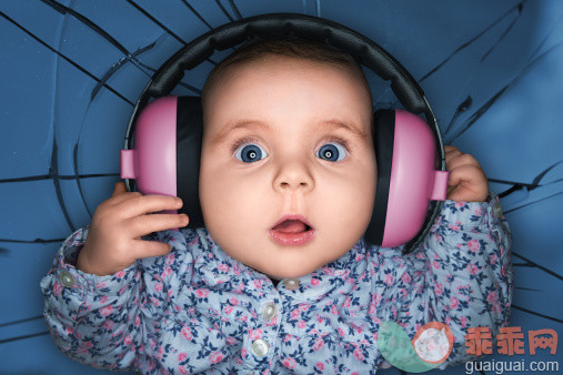 新生儿适合听哪些音乐？