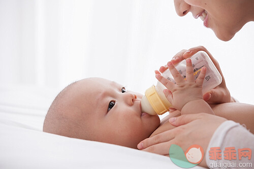 适合新生儿的奶粉有哪些？怎样选购？