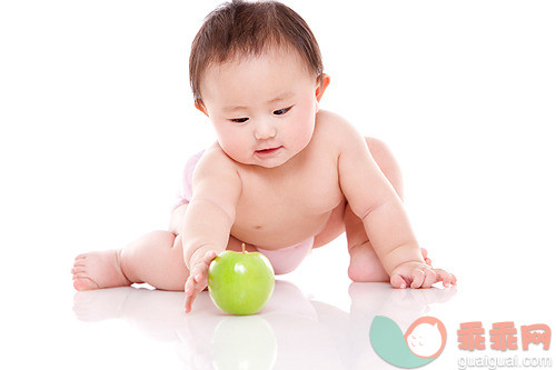婴儿时期宝宝要怎样吃水果？