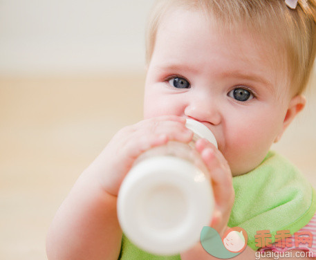 婴儿漾奶、吐奶、呛奶，你能正确区分吗？