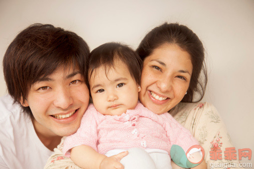 人,生活方式,快乐,东亚人,微笑_498086661_Happy Japanese Family_创意图片_Getty Images China