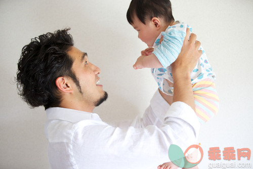 摄影,室内,白昼,生活方式,家庭_gic12518835_Father and son_创意图片_Getty Images China