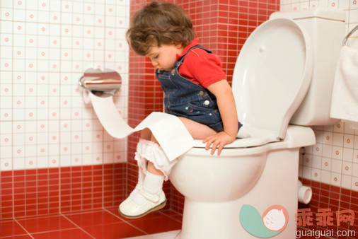 宝宝排出淘米水状白色尿，是生病了吗？