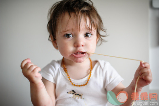 人,休闲装,婴儿服装,食品,12到17个月_493329675_spaghetti_创意图片_Getty Images China