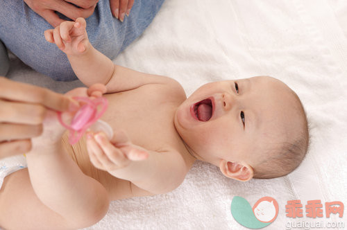 宝宝安抚奶嘴的正确使用方法，口腔清洁技巧推荐！