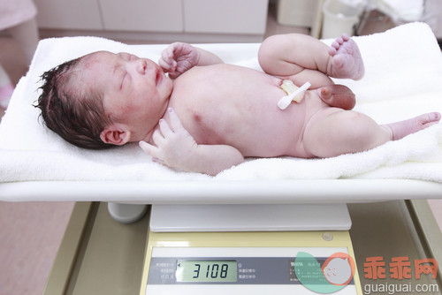 新生儿出生3天，体重反而减了是怎么回事？