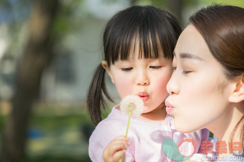 新晋爸妈，如何和小宝宝一起玩耍？