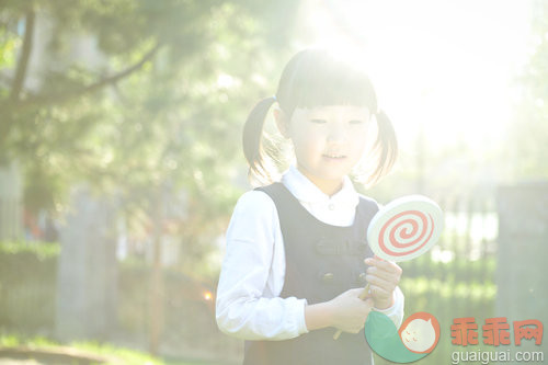 孩子吃零食