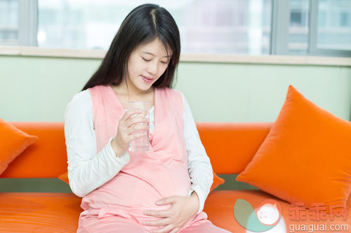 孕妇突遇临产，首先要怎么办？