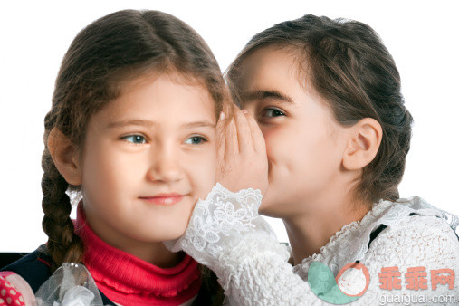 宝宝耳朵塞入异物，怎么办？