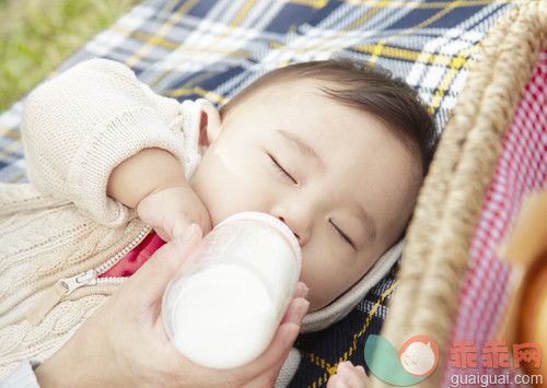 年轻妈妈如何科学断奶？断奶期宝宝饮食注意事项