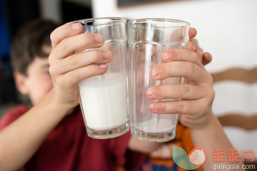 关于牛奶的N个误区，你家宝宝喝对了吗？