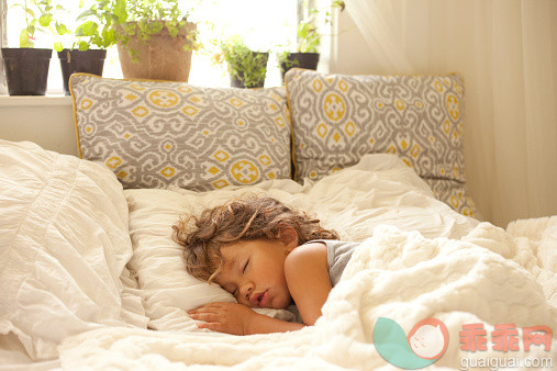 孩子8种睡姿可反映健康状况！