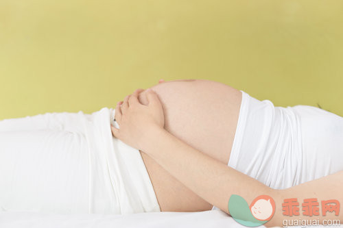 孕妇睡姿要怎么睡对宝宝比较好？