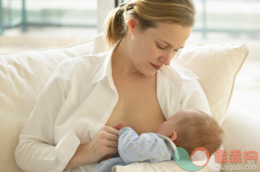 母乳喂养宝宝总咬乳头怎么办？如何防止被咬？