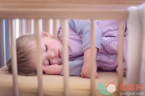 如何指导孩子独立睡觉？分床睡从宝宝多大开始？