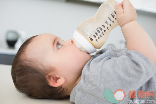 宝宝抽筋是缺钙的症状吗？10种缺钙表现