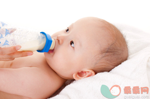 没时间喂母乳，宝宝又不爱吃奶瓶怎么办？