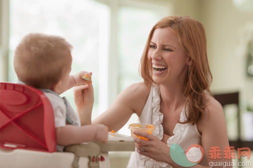 如何根据宝宝长牙数添加辅食？