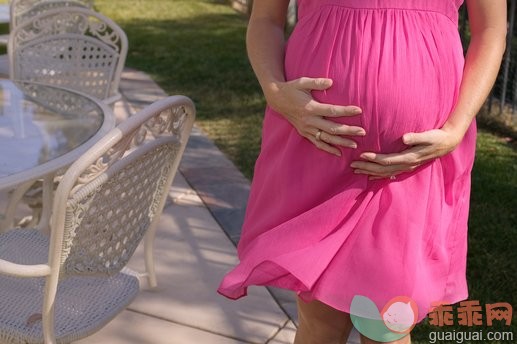 孕期水肿是怎么造成的？孕期水肿要少喝水吗？