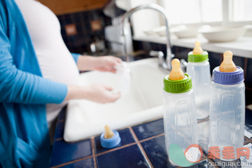 塑料奶瓶消毒方法，奶瓶多久消毒一次？