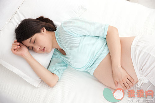 孕妇睡眠不好，可能因为你睡姿不正确
