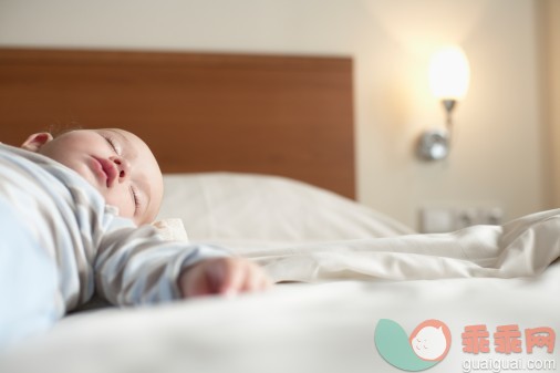 夜灯对宝宝的生物钟会有影响吗？