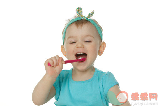 不同年龄段的宝宝如何刷牙？