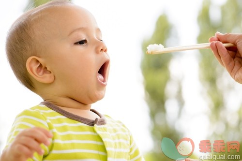 人工喂养宝宝便秘了吃什么好？