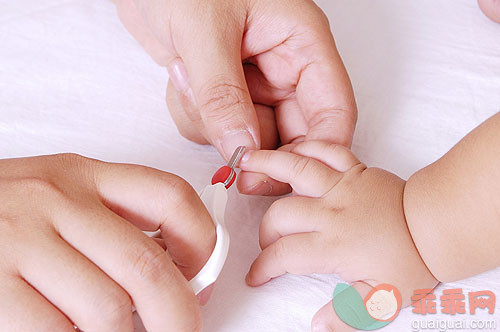 宝宝多大可以开始剪指甲？