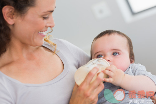 婴儿吃奶量小，危险信号！