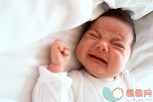 白色,人,家具,影棚拍摄,人的脸部_483595165_Baby Crying_创意图片_Getty Images China