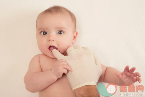 宝宝长牙会发热怎么护理？