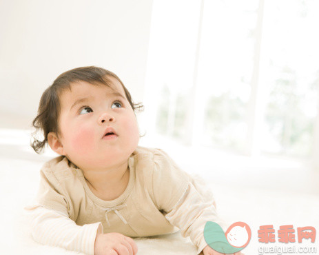 婴幼儿接种疫苗、热奶、吃奶等问题