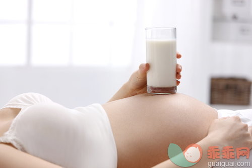 如何预防孕晚期腿抽筋？