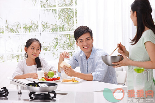 如何为孩子建立规矩好？