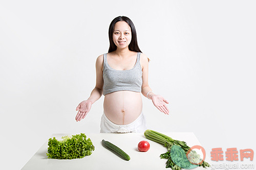 孕妇贫血导致胎儿缺氧，吃什么改善？