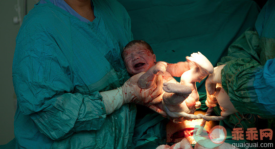 分娩时别这么做，宝宝容易缺氧脑死亡！