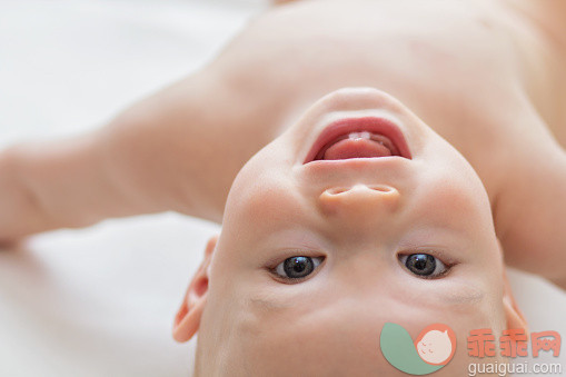 如何预防婴幼儿长奶瓶龋？