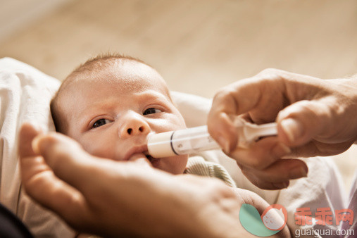 婴儿感冒可以吃小儿氨酚黄那敏颗粒吗？