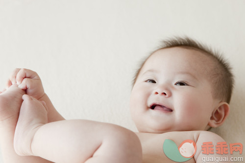 0-1岁宝宝异物塞住气管急救方法