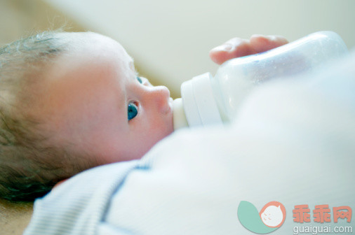 婴儿奶癣的治疗和护理