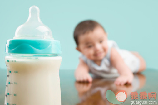 如何科学补充宝宝的第一口钙