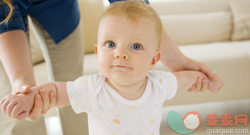 宝宝髋关节发育不良的症状和治疗方法